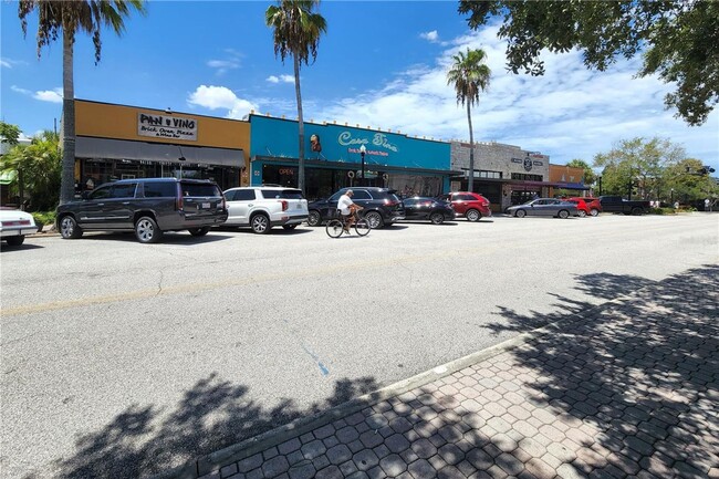Building Photo - Renovated 2/1 home in Dunedin _ Price reduced