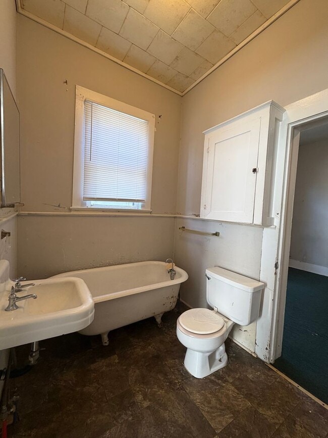 Building Photo - 1802- B Marye St - Alexandria