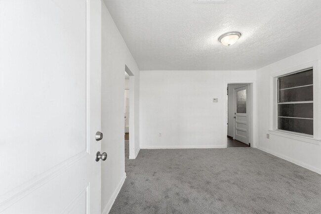 Building Photo - 5326 Wenda St