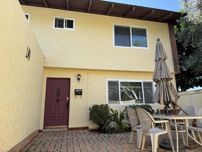 Building Photo - 3582 Governor Dr