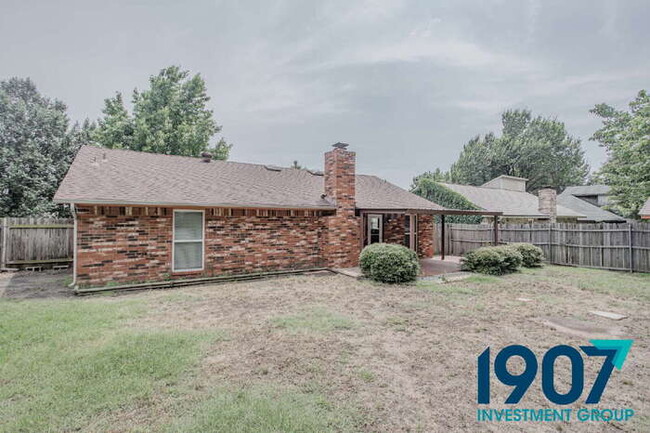 Building Photo - Beautiful 3-Bedroom Home in Yukon - Availa...