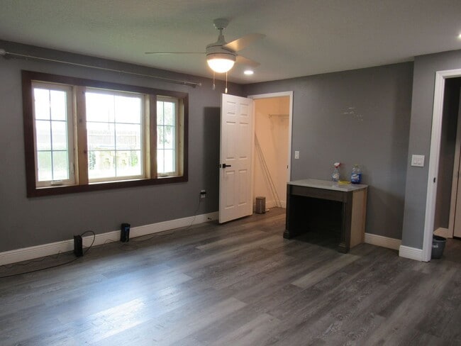 Building Photo - For Rent – Beautifully Remodeled 3 Bed, 2 ...