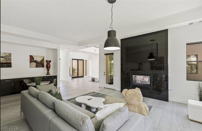 Building Photo - 47 Pristine Glen St