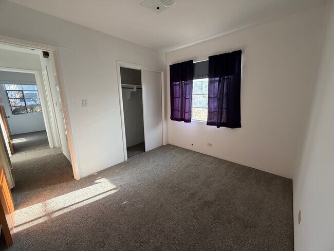 Building Photo - 3 Bedroom Home w/Large Backyard