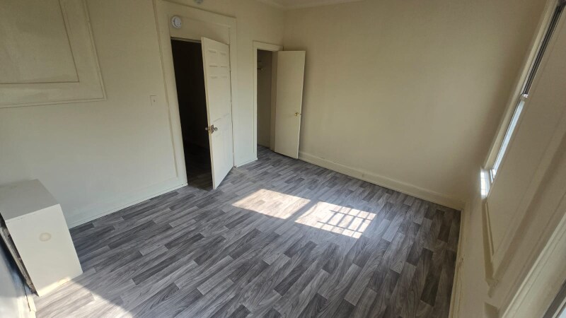 Building Photo - 83 Garside St