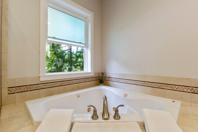 Building Photo - Upper Class Elegance in this 4 bed/3bath Home in Wailuku Country Estates- Unfurnished-Ocean Views...