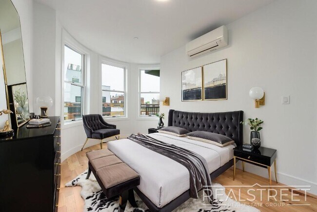 Building Photo - New 1 Bedroom with Private Balcony, In-Uni...