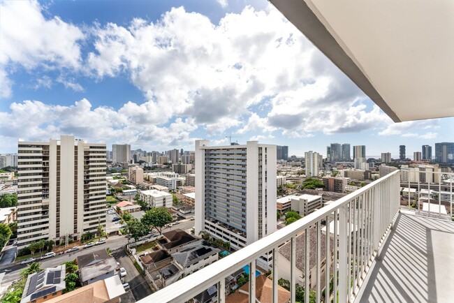 Building Photo - Makiki - Wilder Regent 2 bed, 2 bath, 1 pa...