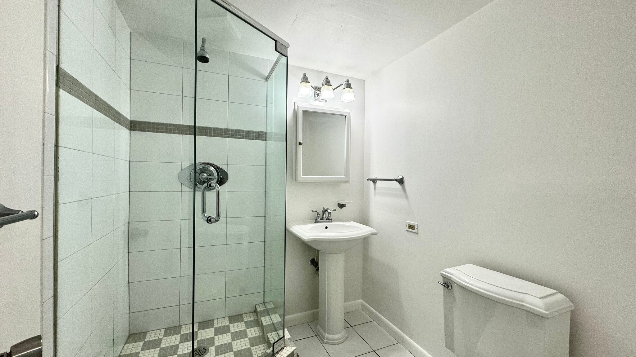 Guest Bathroom - 130 S Shore Dr