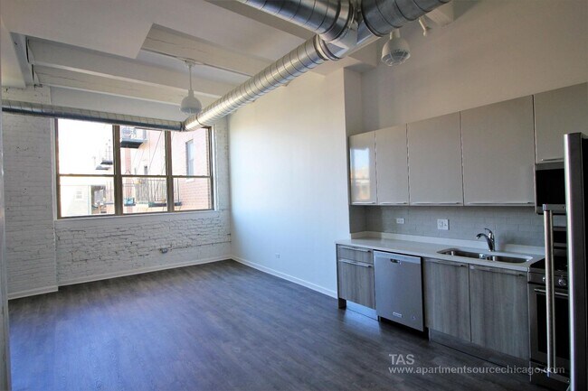 Building Photo - TRULY AMAZING Loft-style condo-quality 3 Bed/2 ba IN UNIT LAUNDRY