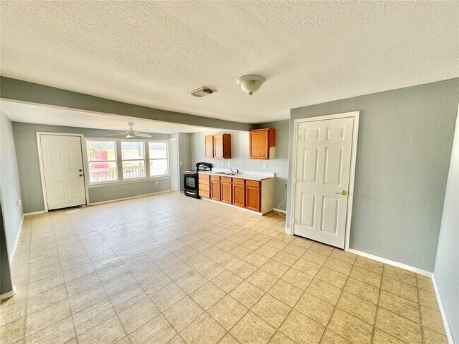 Building Photo - 6203 Heards Ln