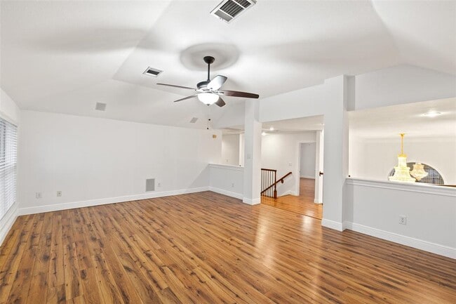 Building Photo - 402 Luna Vista Dr