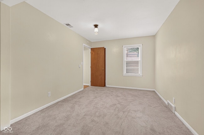 Building Photo - 3916 W 96th St