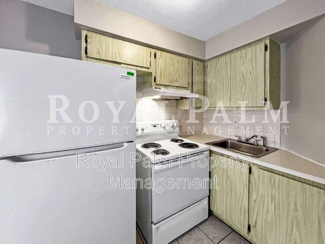 Building Photo - 13037 First Street- 2