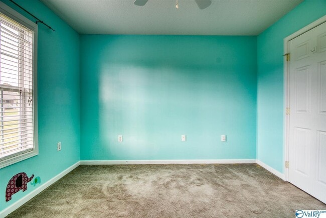 Building Photo - 328 Land Cir