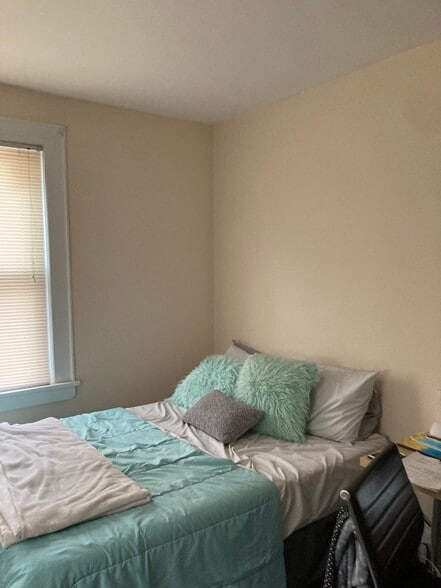 Building Photo - 326-1 Wayne St