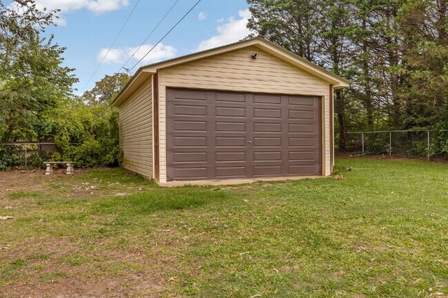 Building Photo - 416 Fairplay Rd