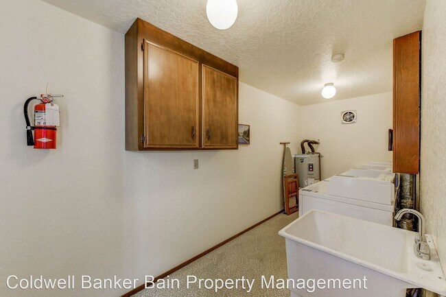 Building Photo - 2 br, 2 bath House - 2625 13th Avenue West...