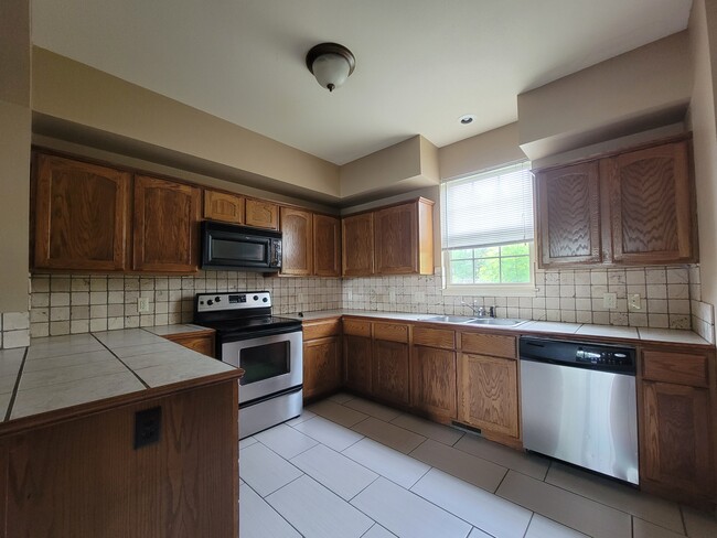 Building Photo - Fair St Apartments - Premier Data Works LLC