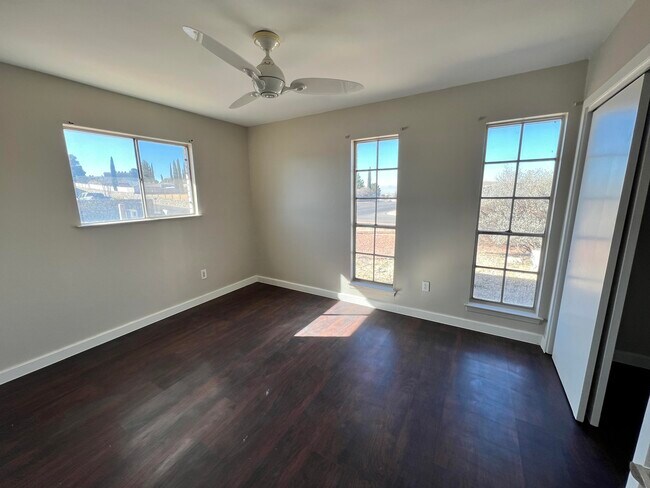 Building Photo - 1400 Monte Negro Dr