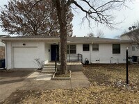 Building Photo - 9122 Clearwater Dr