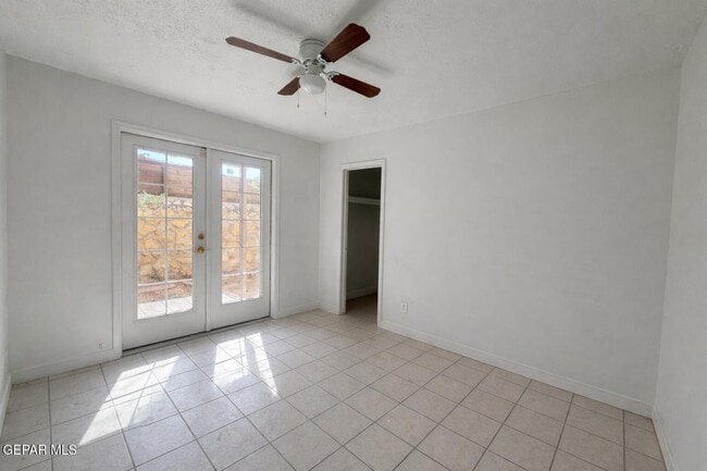 Building Photo - 320 Arboles Dr