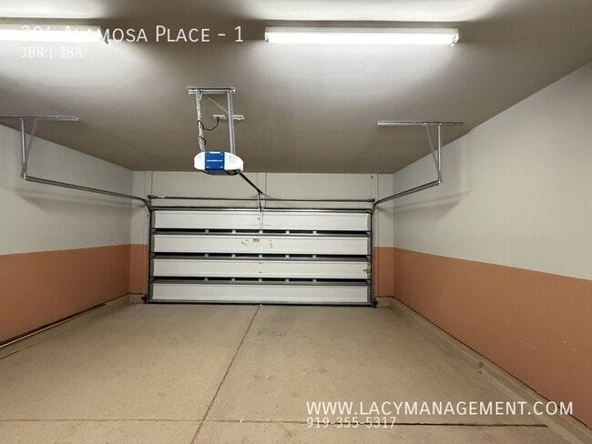 Building Photo - 304 Alamosa Pl