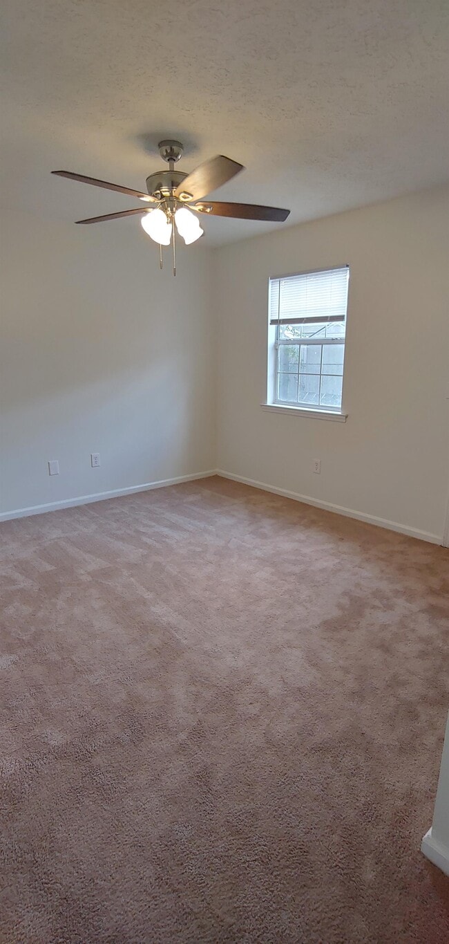 Building Photo - 117 Hunt Club Ct