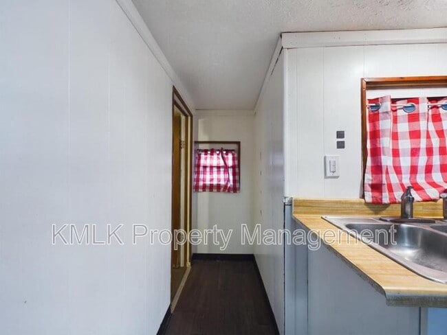 Building Photo - 1128 Cordova Ave