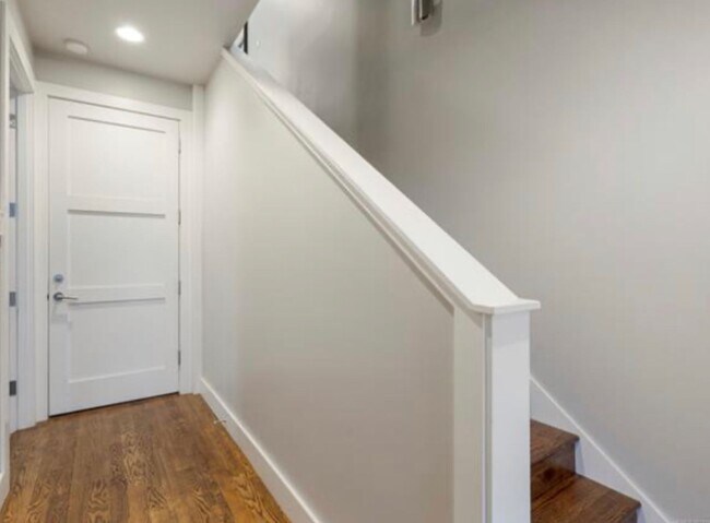 Building Photo - Experience fabulous Brookside living, just outside your front door!