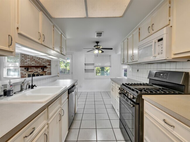 Building Photo - 15443 W Willowwind Cir