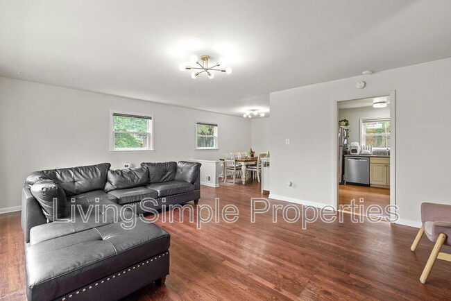 Primary Photo - 1213 Gladstone Dr
