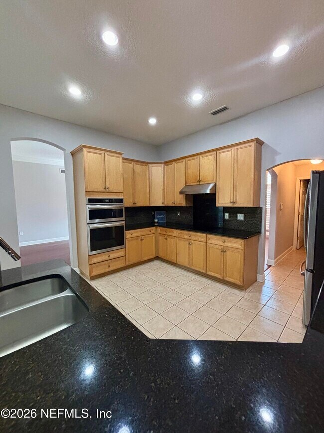 Building Photo - 11827 Crusselle Dr