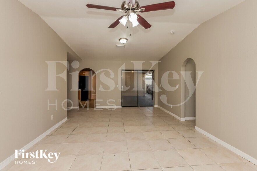 Building Photo - 241 SW 32nd Terrace