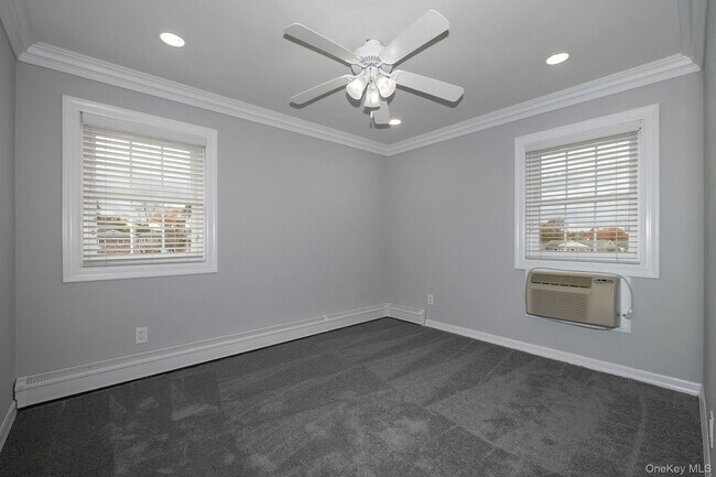 Building Photo - 65 Fairfield Way