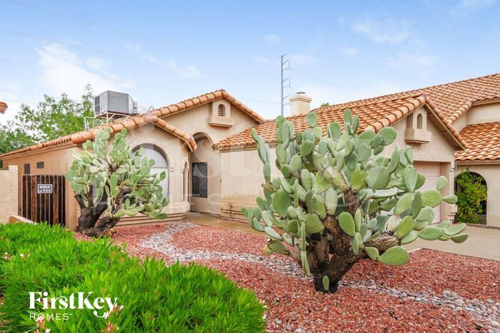 Building Photo - 1622 E Villa Theresa Dr