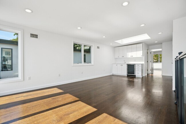 Building Photo - 714 Undercliff Ave