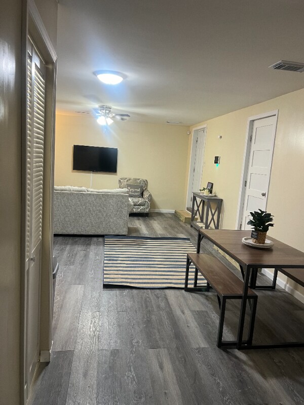 Building Photo - 2890 Parkwood Rd