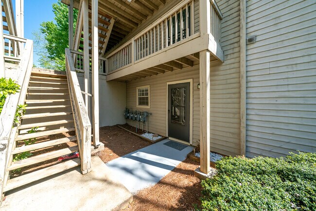 Building Photo - 1318 Brockett Pl