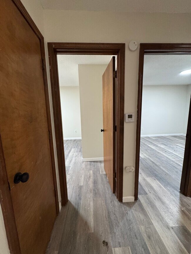 Building Photo - 2612-2614 Morning Glory Dr