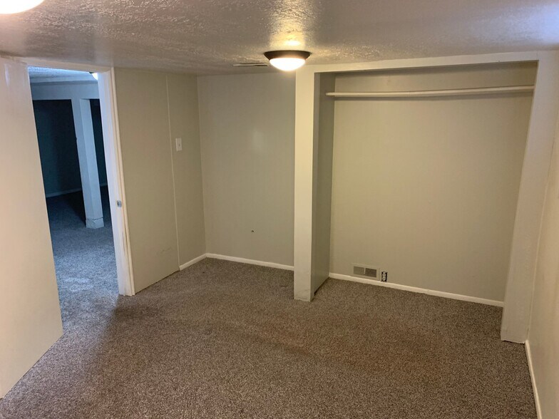 Building Photo - 1520 E 3900 S