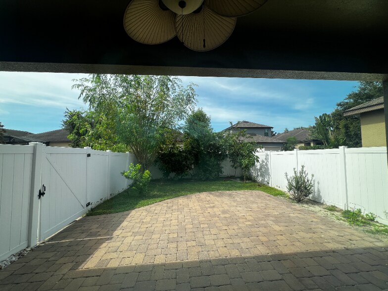 Building Photo - 13318 Longacre Dr