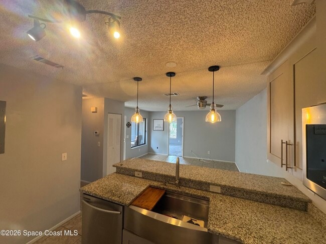 Building Photo - 1471 Sheafe Ave NE