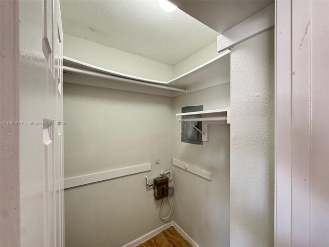 Building Photo - 101 NE 41st St
