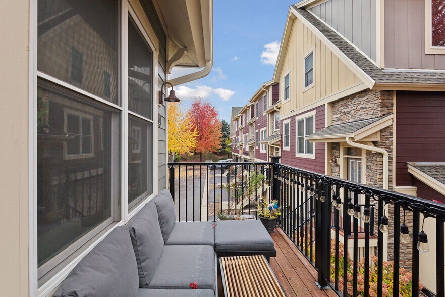 Building Photo - 10749 Falling Water Ln