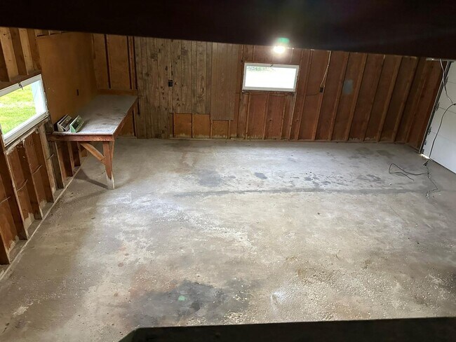 Building Photo - For Rent: 3 Bed / 1 Bath Home in Oconto