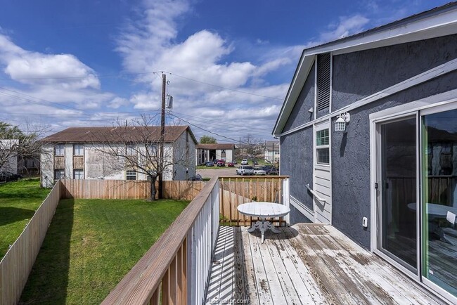 Building Photo - 804 Oran Cir