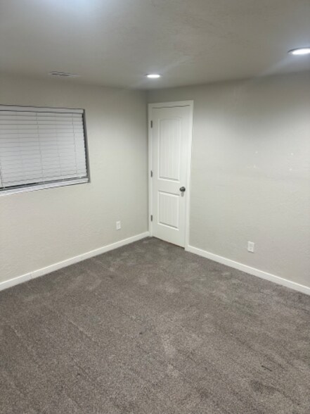 Building Photo - 3306 N Fairfield Rd