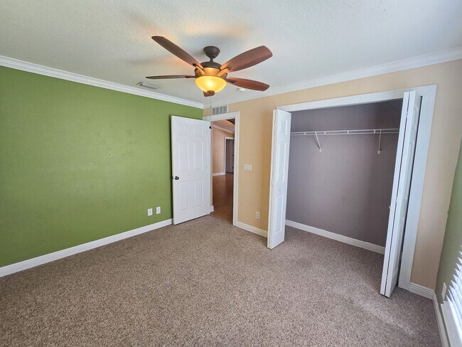 Building Photo - 4 Bedroom 2 bath in Sedona Palms