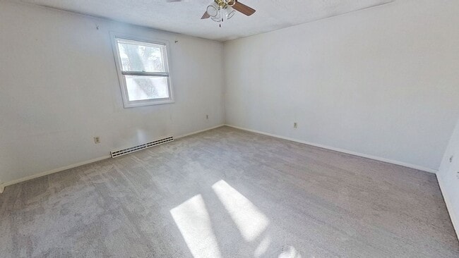 Building Photo - Townhouse Living in York Township with Garage